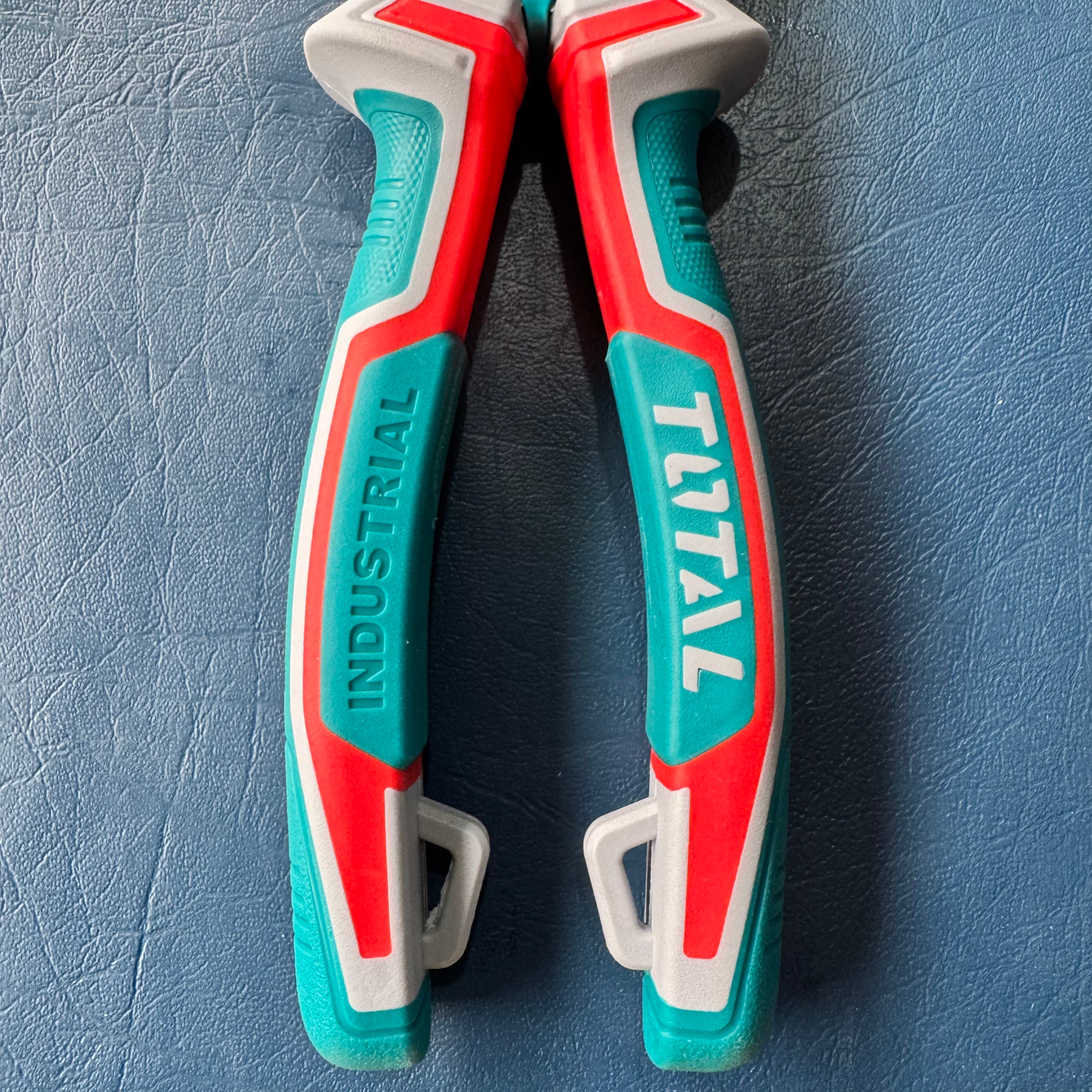 Total Combination pliers 8" THT210806