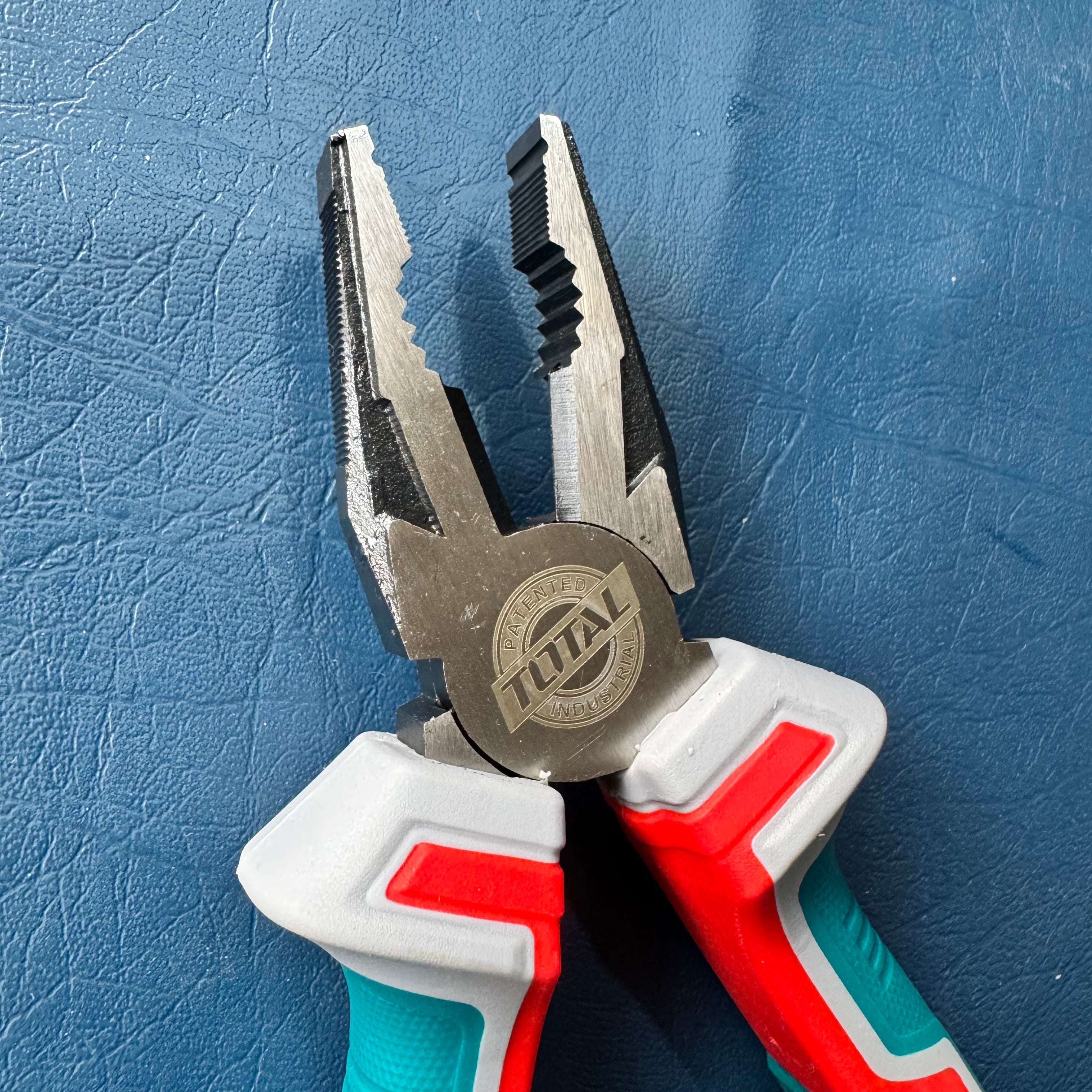Total Combination pliers 8" THT210806