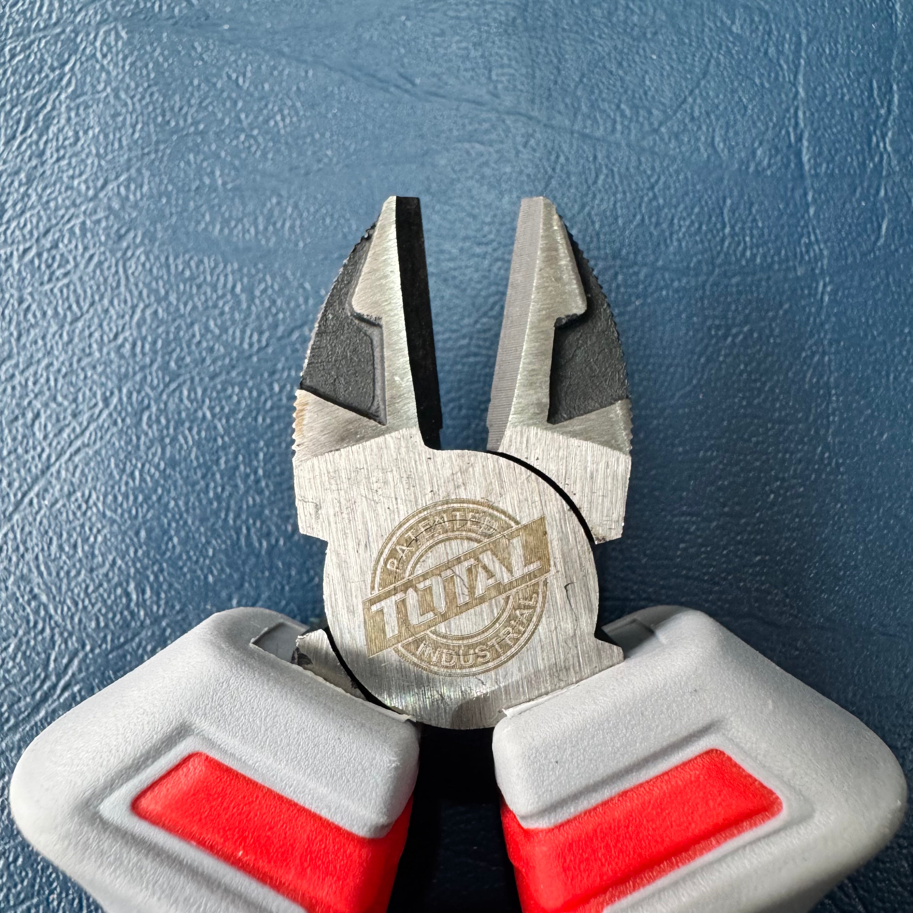 Total Diagonal cutting pliers 6" THT230606