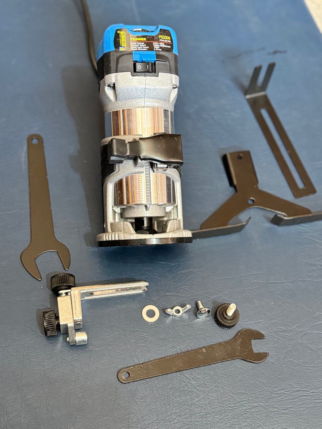 Forward Trimmer 6.35mm 700W Precision Wood Trimming and Routing Tool