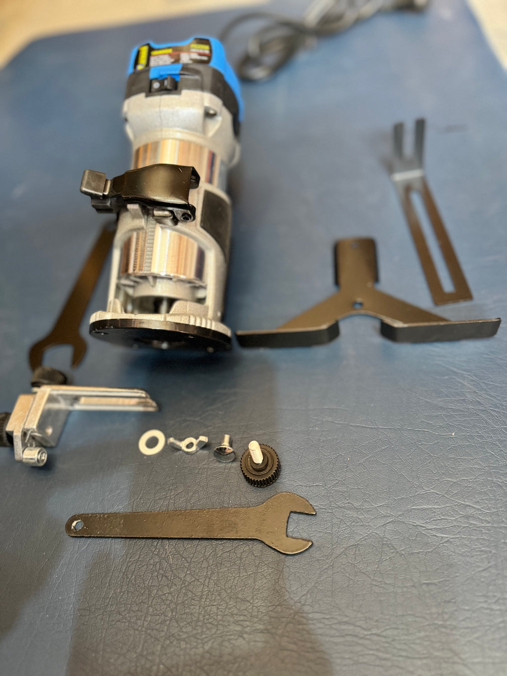 Forward Trimmer 6.35mm 700W Precision Wood Trimming and Routing Tool