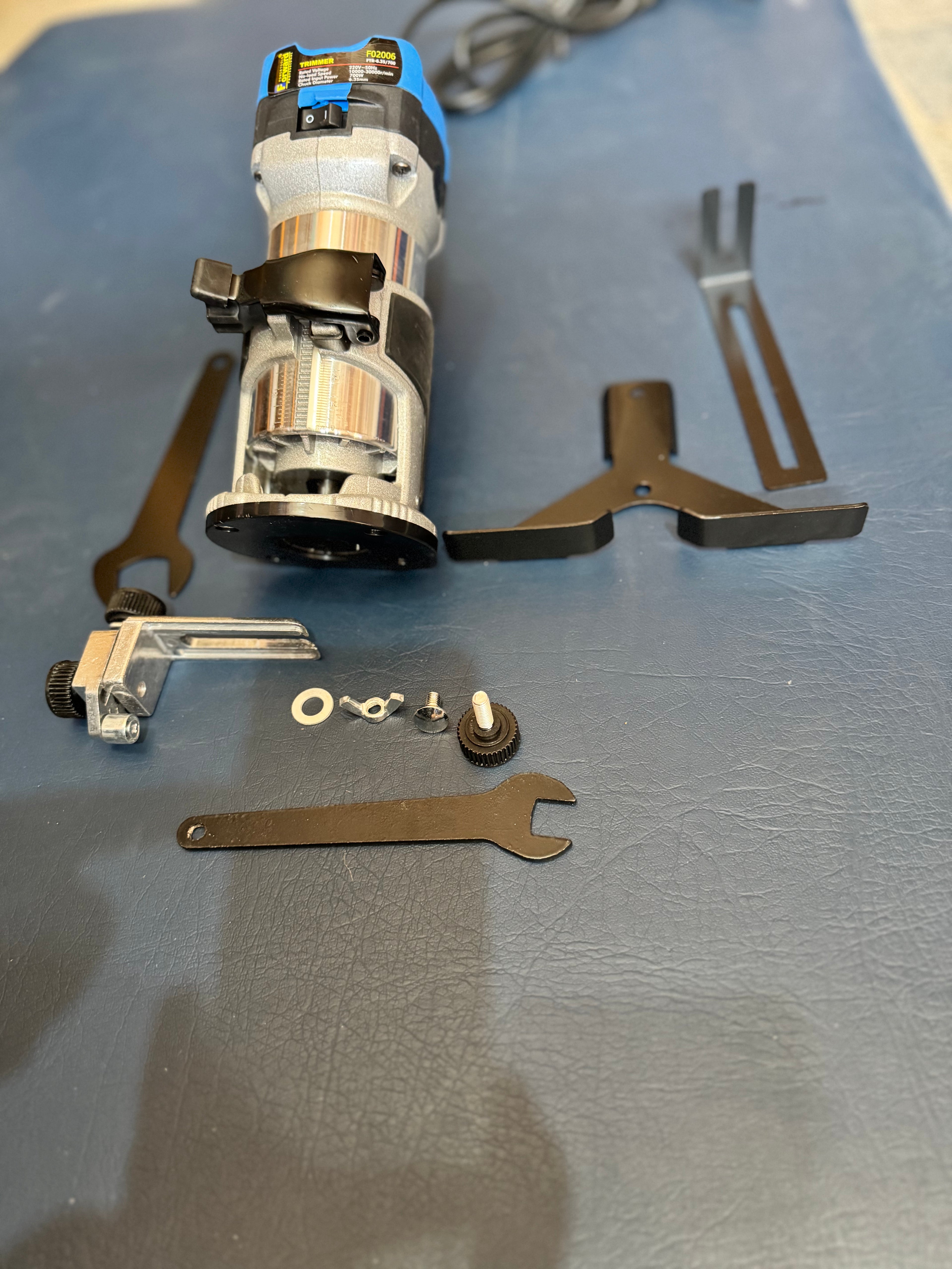 Forward Trimmer 6.35mm 700W Precision Wood Trimming and Routing Tool
