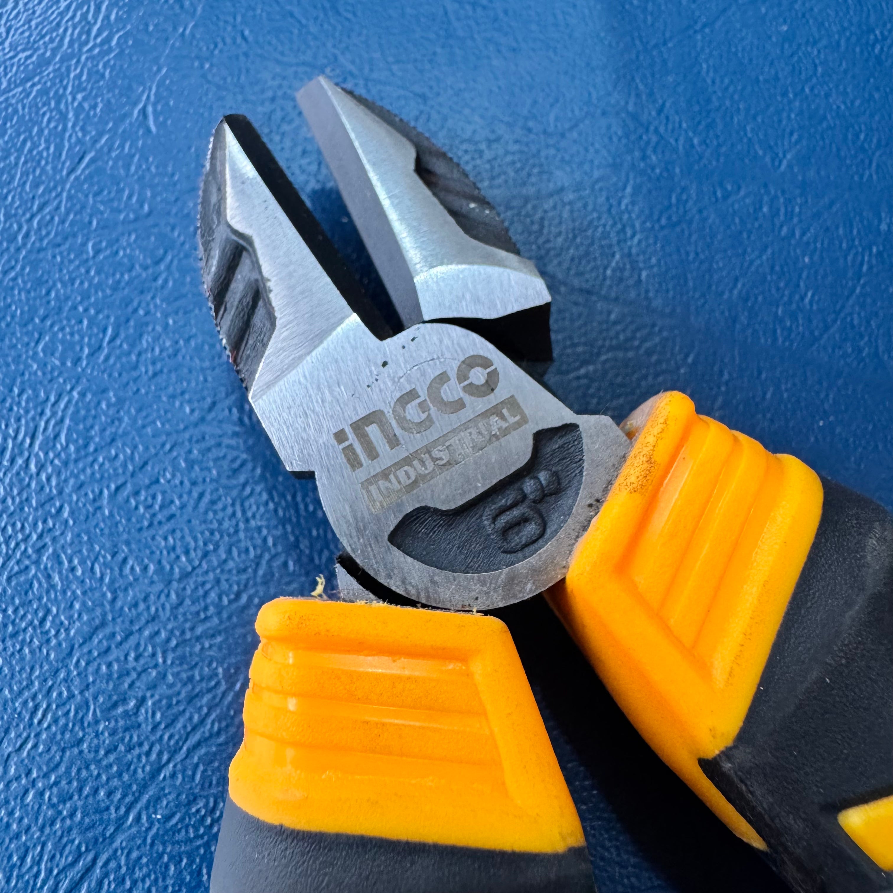 Ingco High leverage diagonal cutting pliers 160mm HHLDCP28160