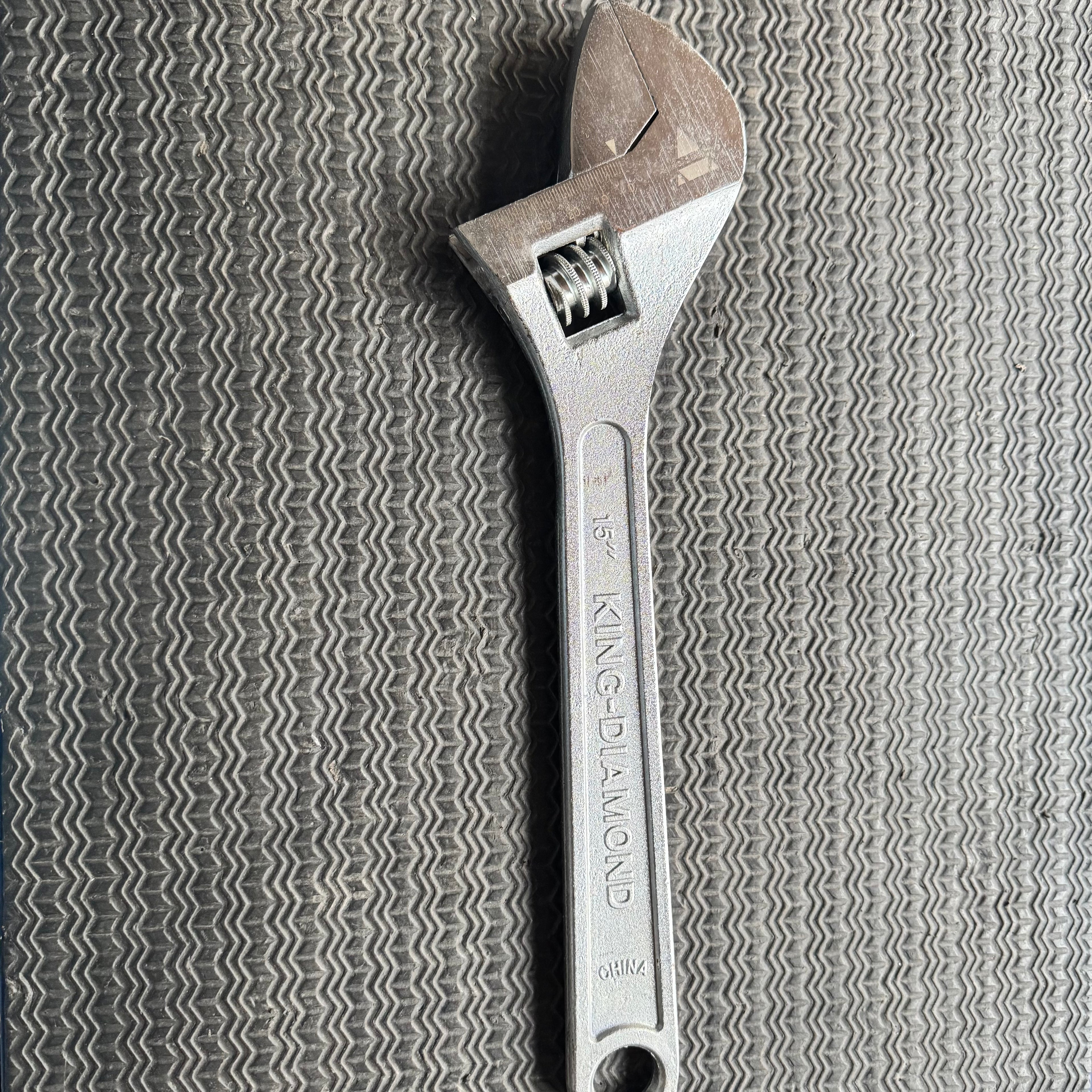 15” screw wrench