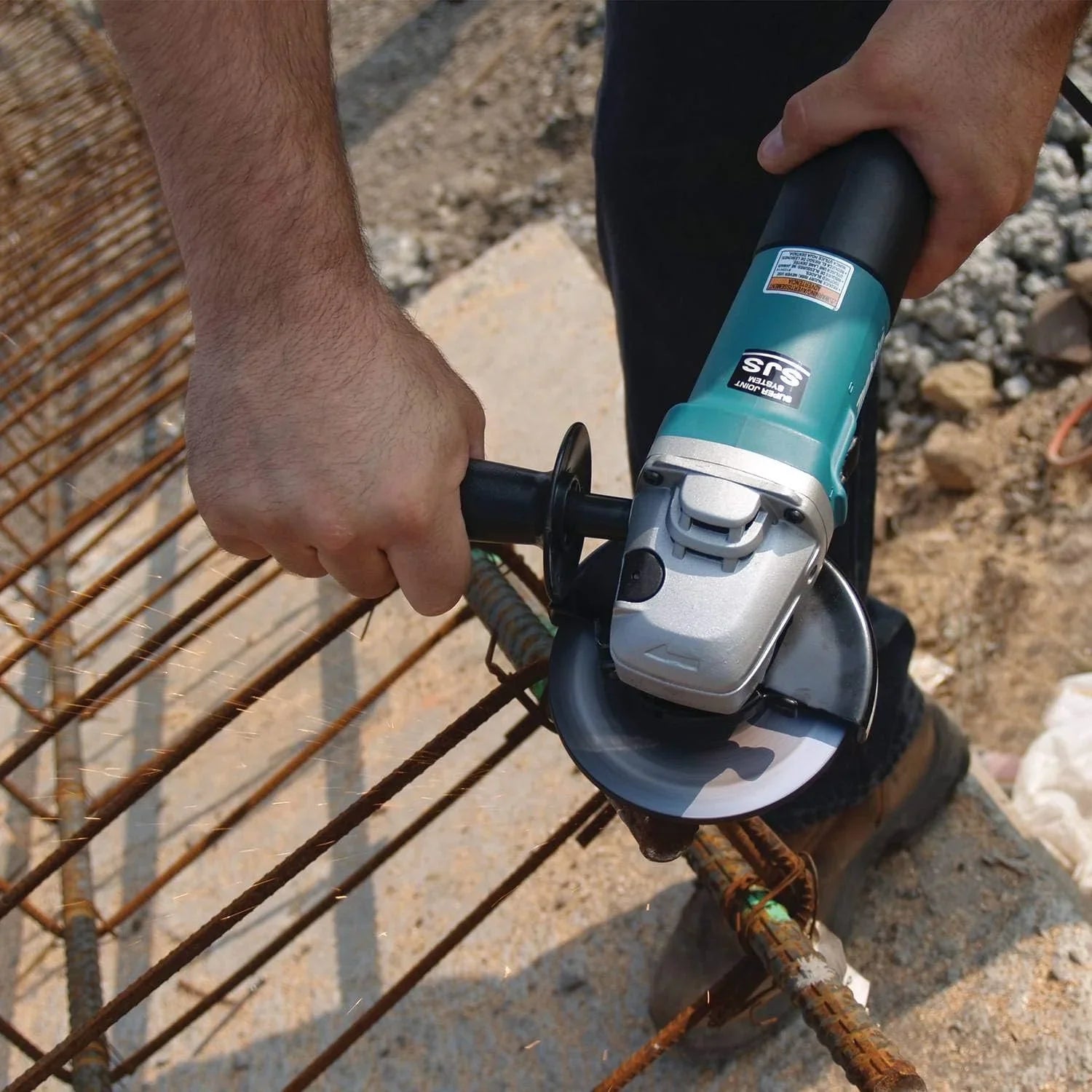 Makita MT9553 Angle Grinder | 4-Inch Disc | 710W Copper Motor | Compact & Lightweight